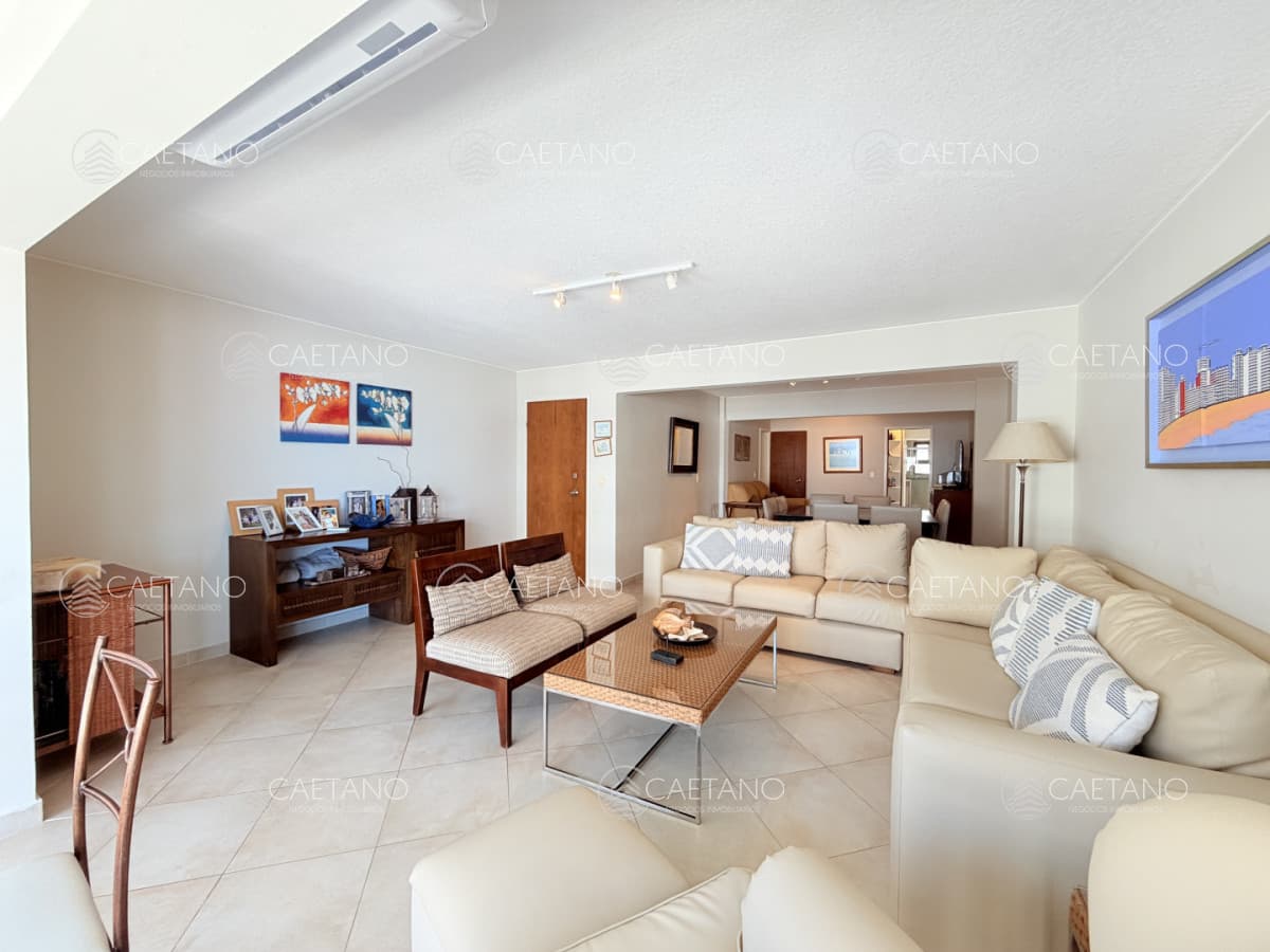 Venta apartamento 4 dormitorios. Playa brava, Punta del Este. — foto 2