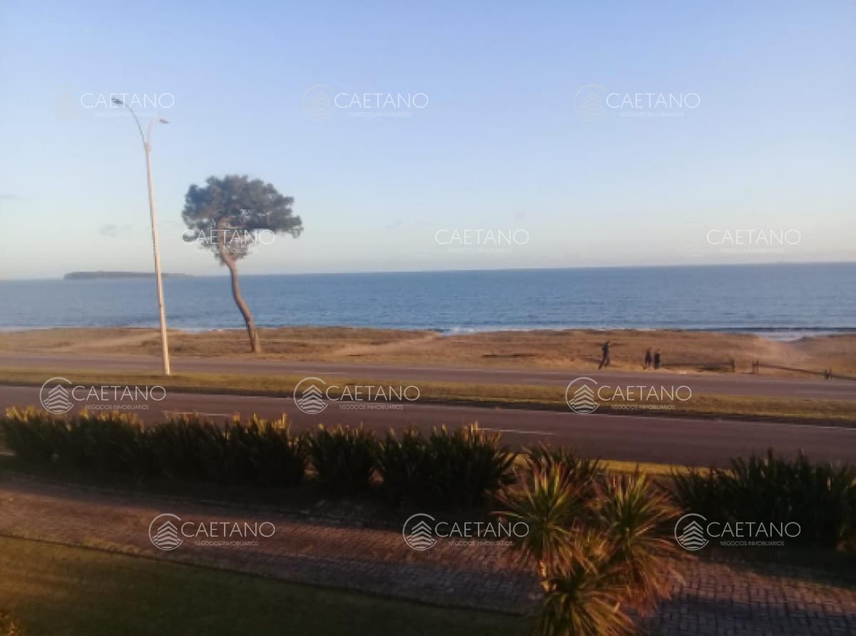 Apartamento de 4 dormitorios en primera linea! — foto 2