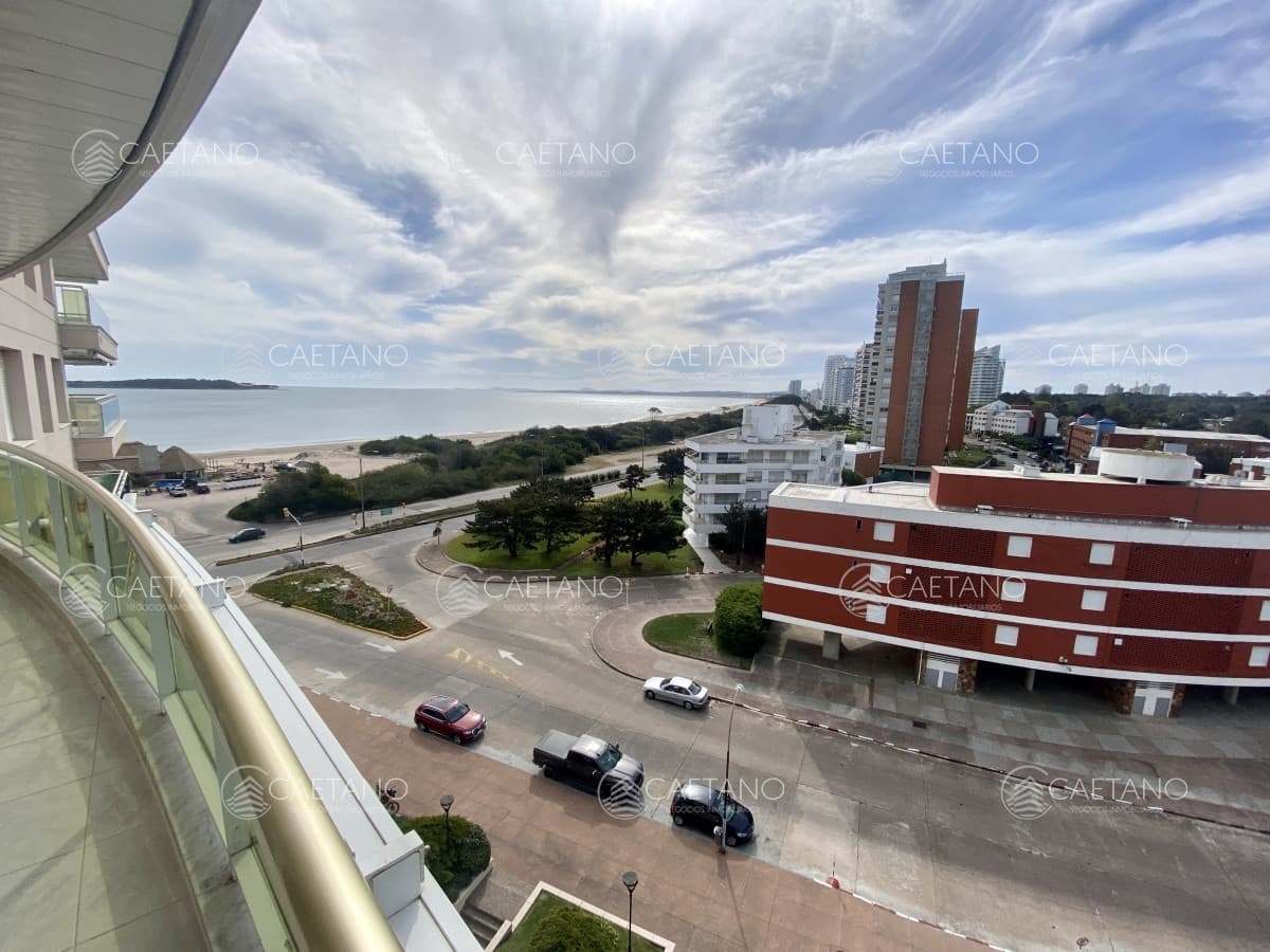 Apartamento 3 dormitorios en Alquiler playa mansa- Punta del Este — foto 2