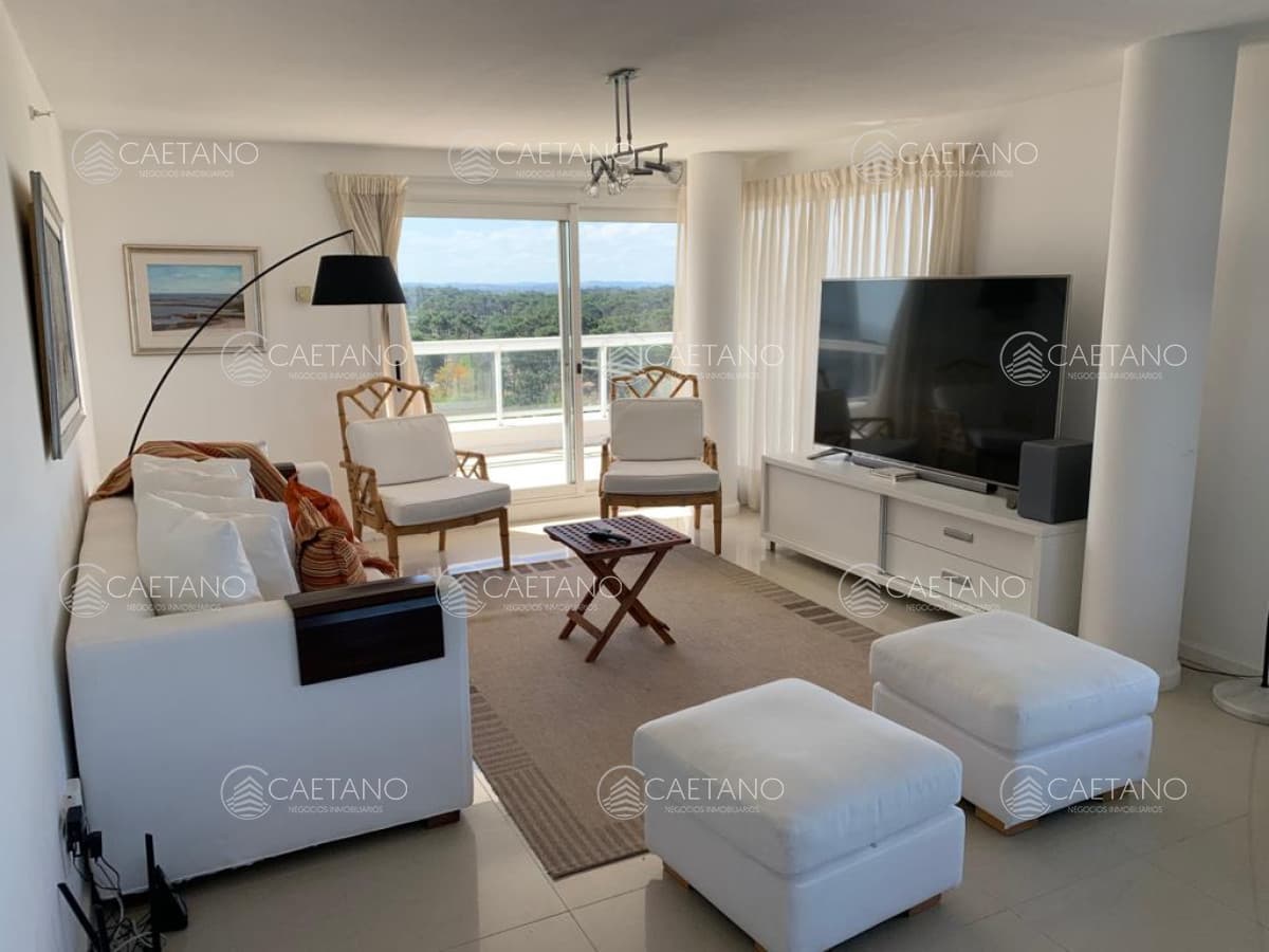 Excelente pent-house en Jardines de Sierra