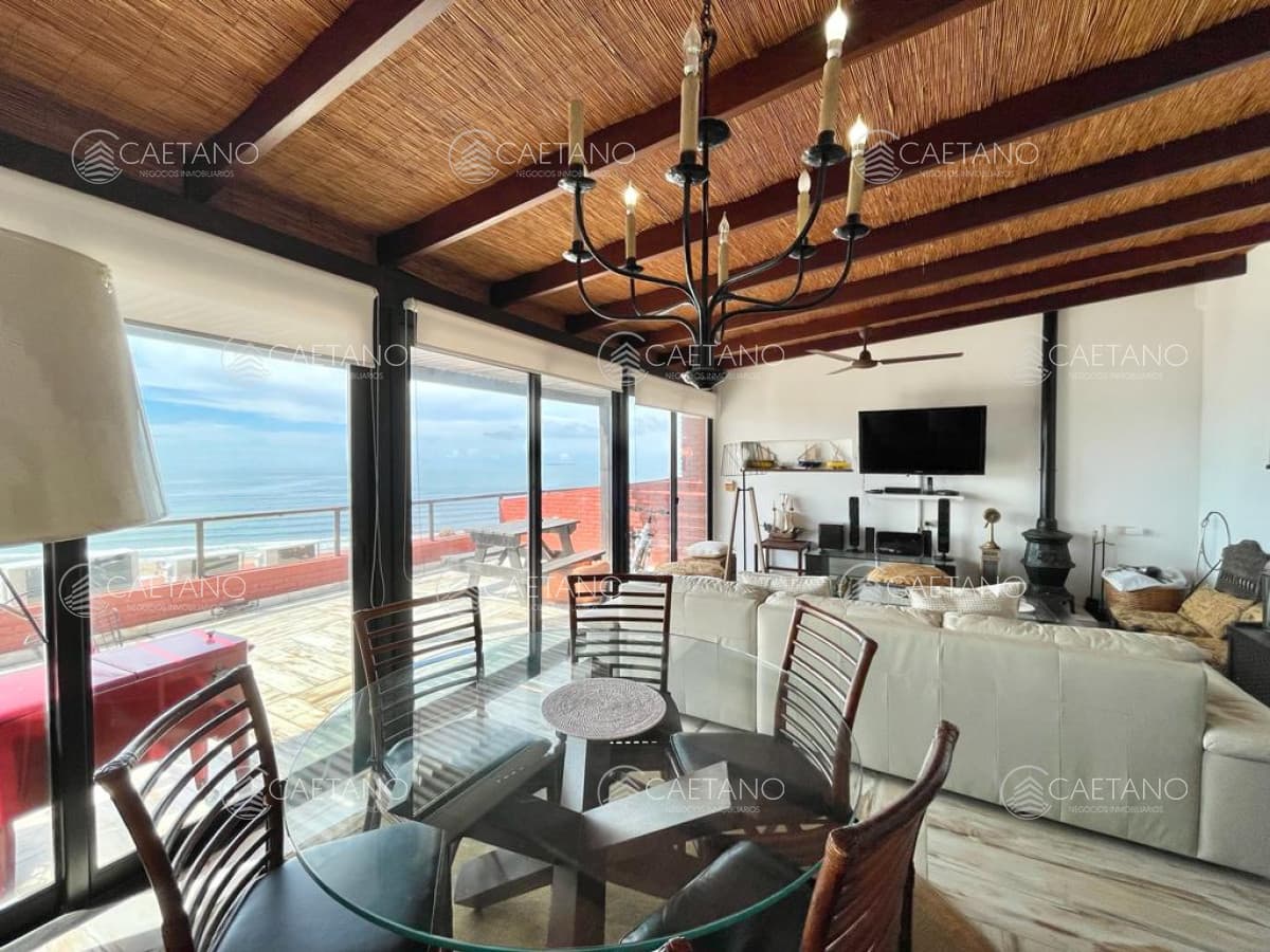 PENTHOUSE 2 DORMITORIOS + TERRAZA EXCLUSIVAS VISTAS A PLAYA BRAVA PUNTA DEL ESTE VENTA — foto 2