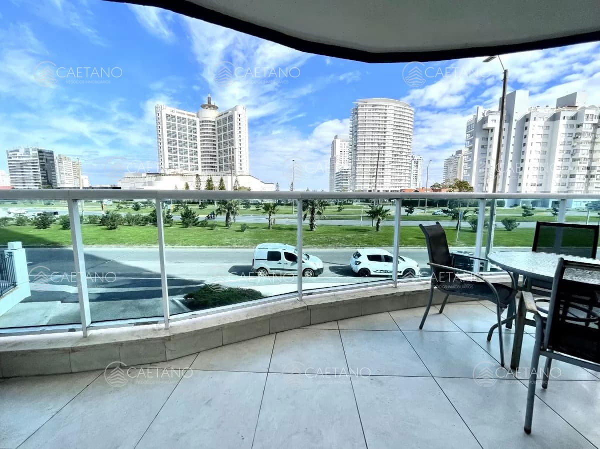 Venta apartamento 2 dormitorios playa mansa Punta del Este — foto 2