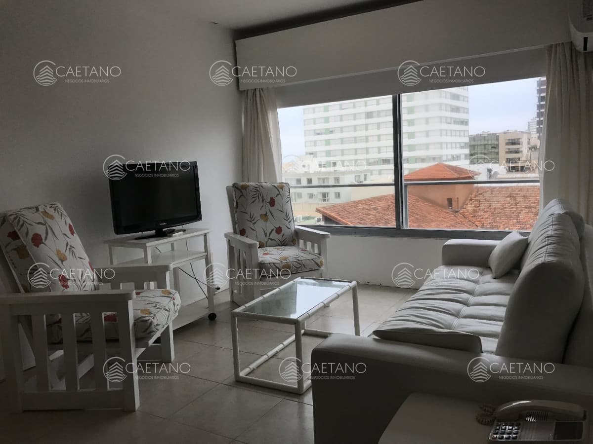 Apartamento de un dormitorio y medio en alquiler — foto 2