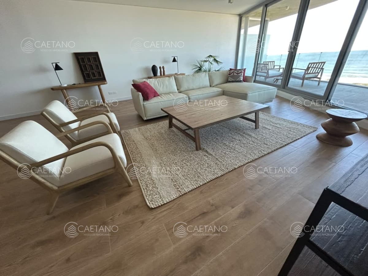 Venta apartamento Punta del Este con vista al mar. 4 dormitorios
