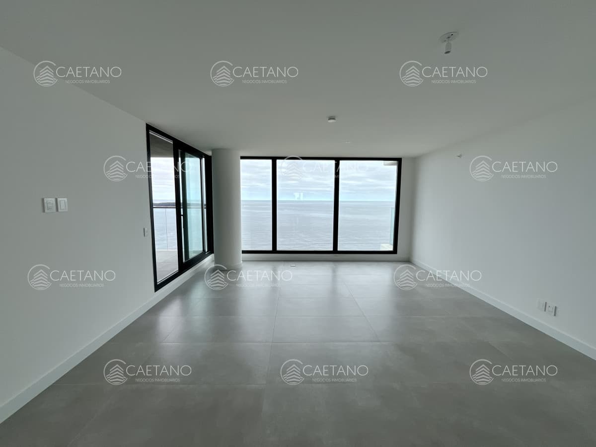 Venta apartamento 2 dormitorios. Playa mansa, Punta del Este. — foto 2