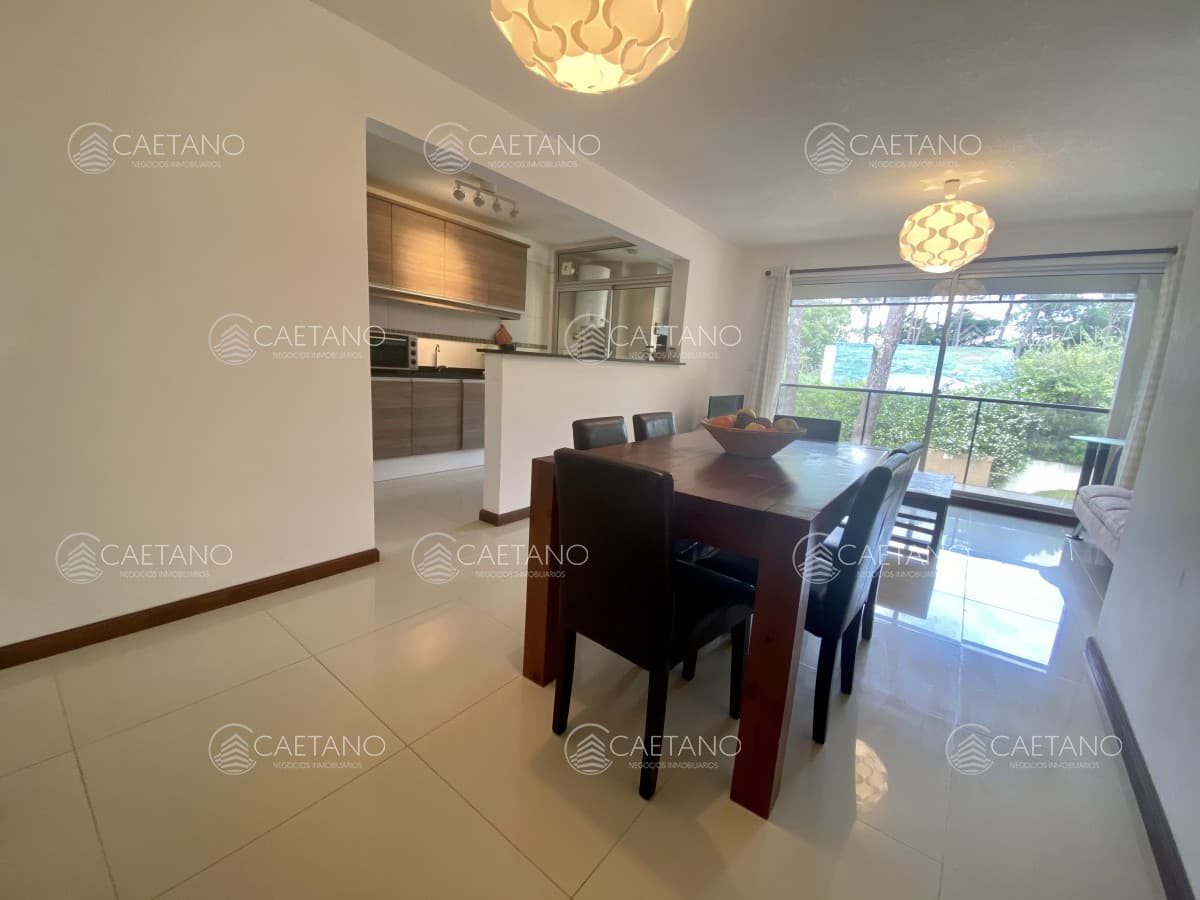 Apartamento esquinero en zona brava — foto 2
