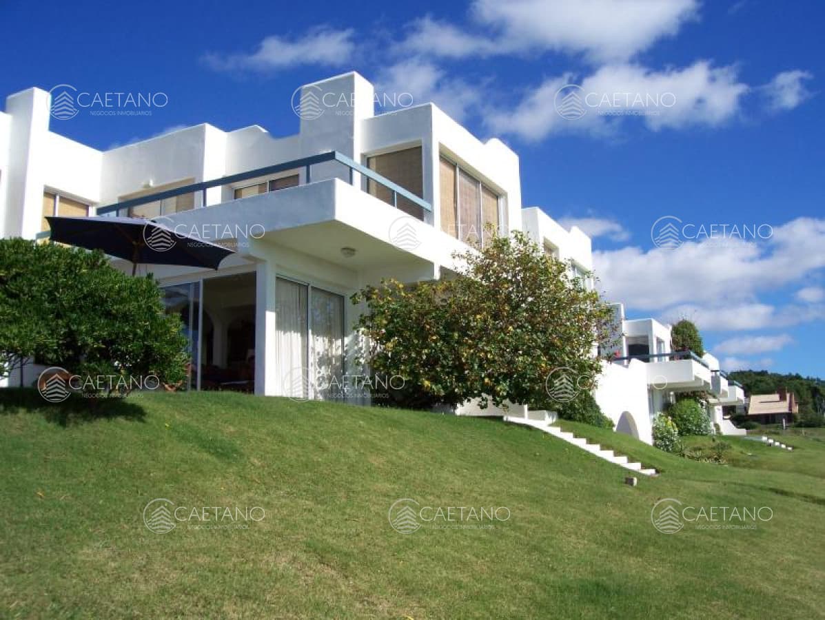 Alquiler casa tipo apartamento primera línea al mar Montoya
