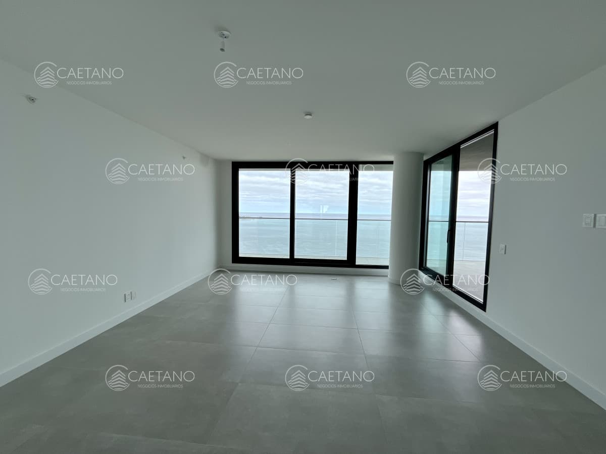 Venta apartamento 2 dormitorios. Playa mansa, Punta del Este.