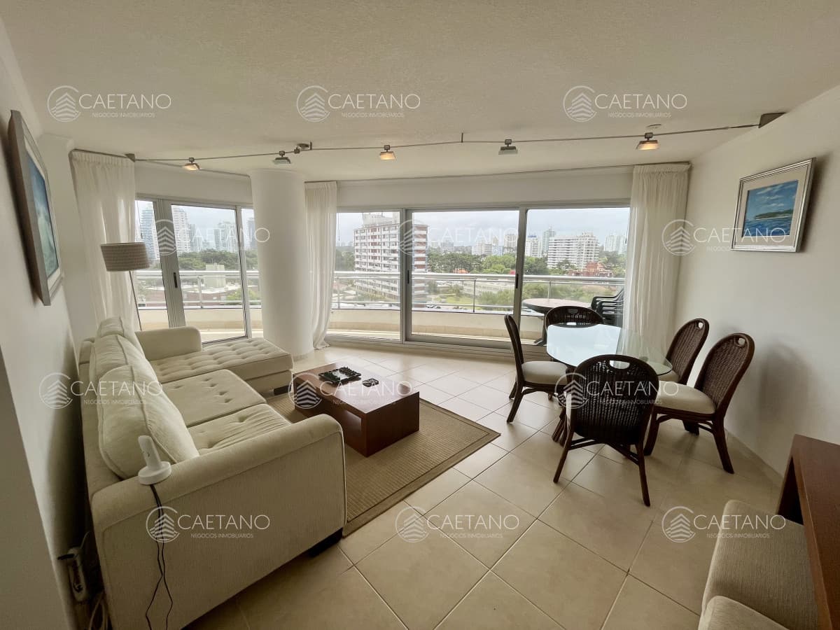 Alquiler temporal apartamento 3 dormitorios. Playa brava, Punta del Este