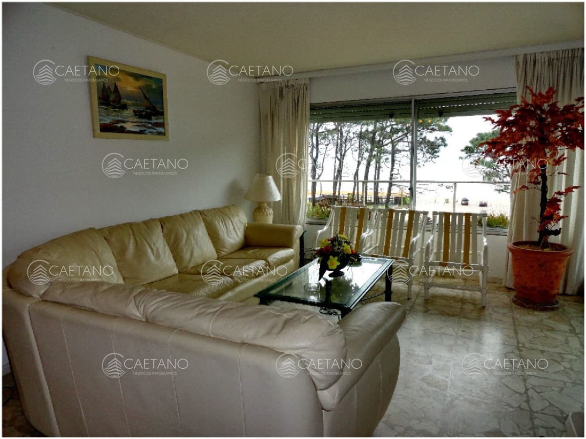 Apartamento sÃƒÂºper amplio y cÃƒÂ³modo , con espectacular vista, en primera lÃƒÂ­nea sobre Rambla de playa Mansa. — foto 2