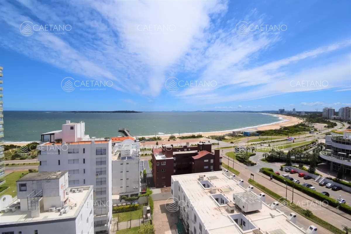 Venta apartamento. 3 Dormitorios. Playa mansa, Punta del Este. — foto 3