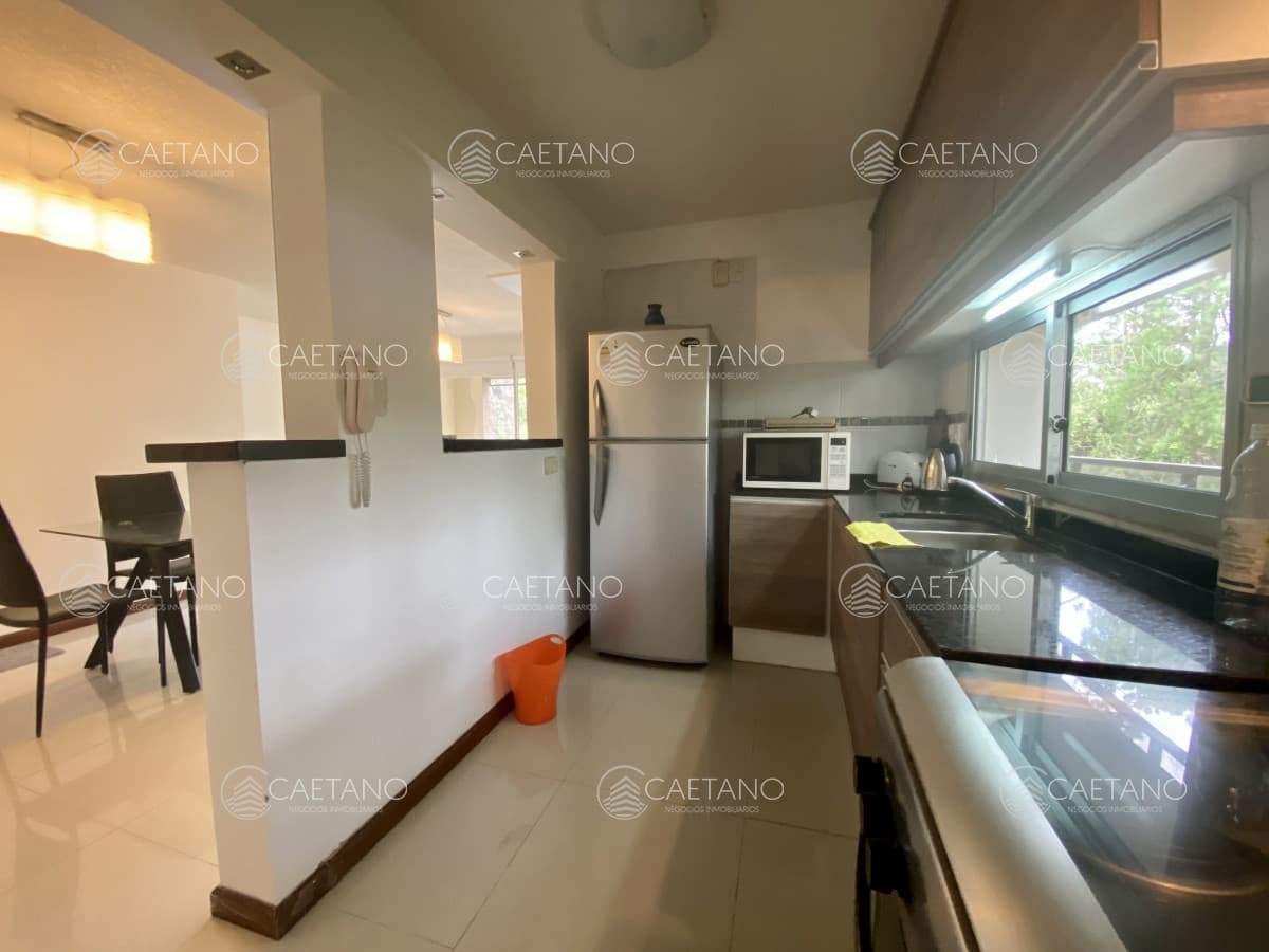 Apartamento esquinero en zona brava — foto 3