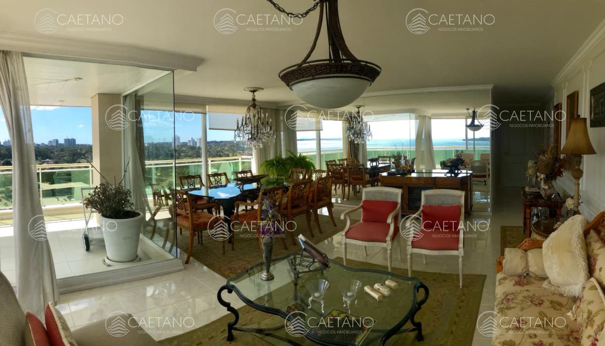 Venta apartamento 3 dormitorios + servicio. Playa mansa, Punta del Este — foto 2