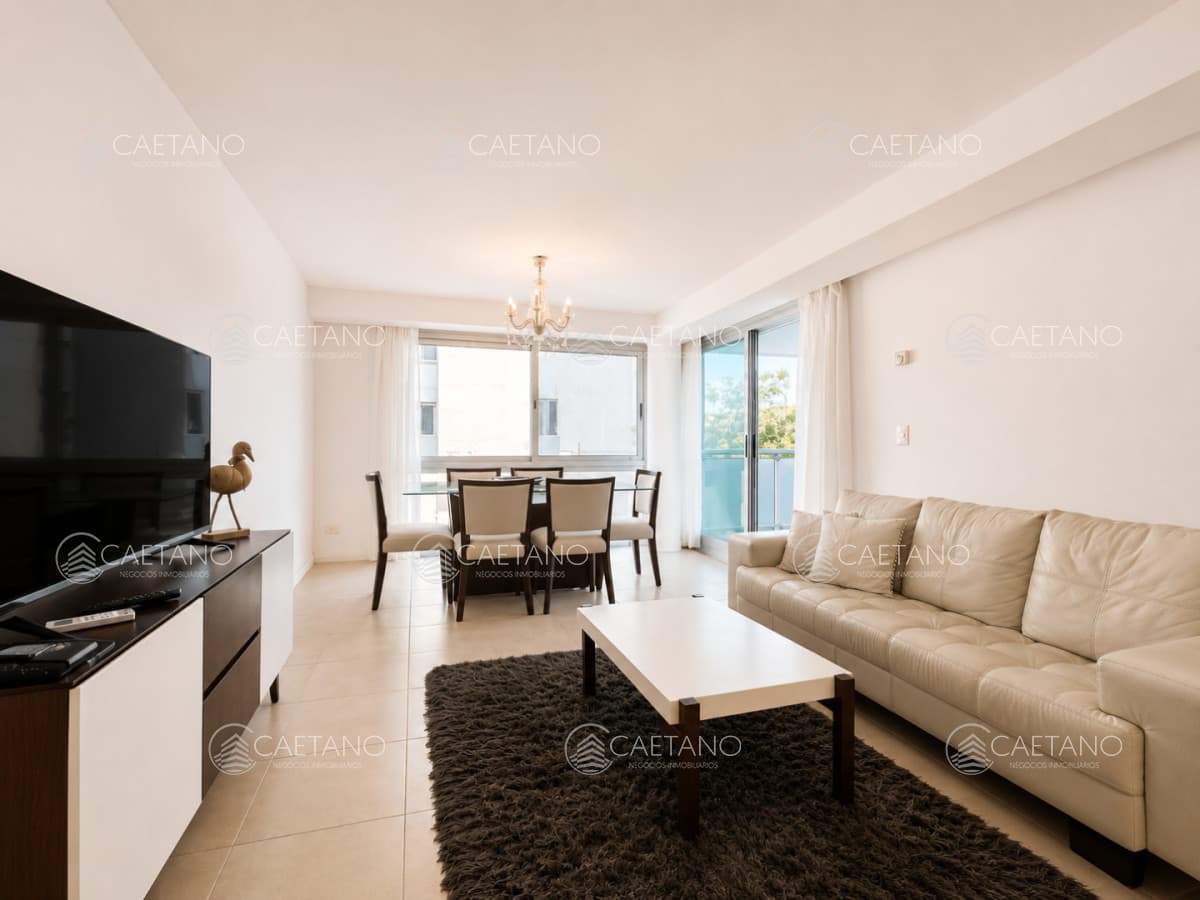 Venta apartamento tres dormitorios, Playa mansa. Punta del Este.