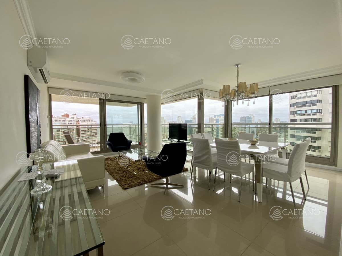 Alquiler invernal, apartamento 2 dormitorios. Playa brava, Punta del Este