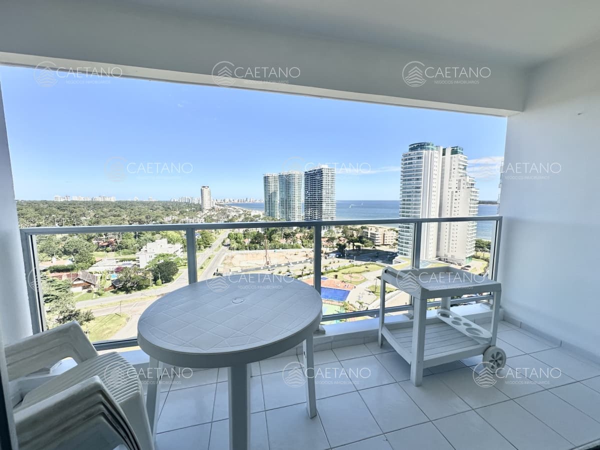 Venta apartamento 3 dormitorios. Playa mansa, Punta del Este.