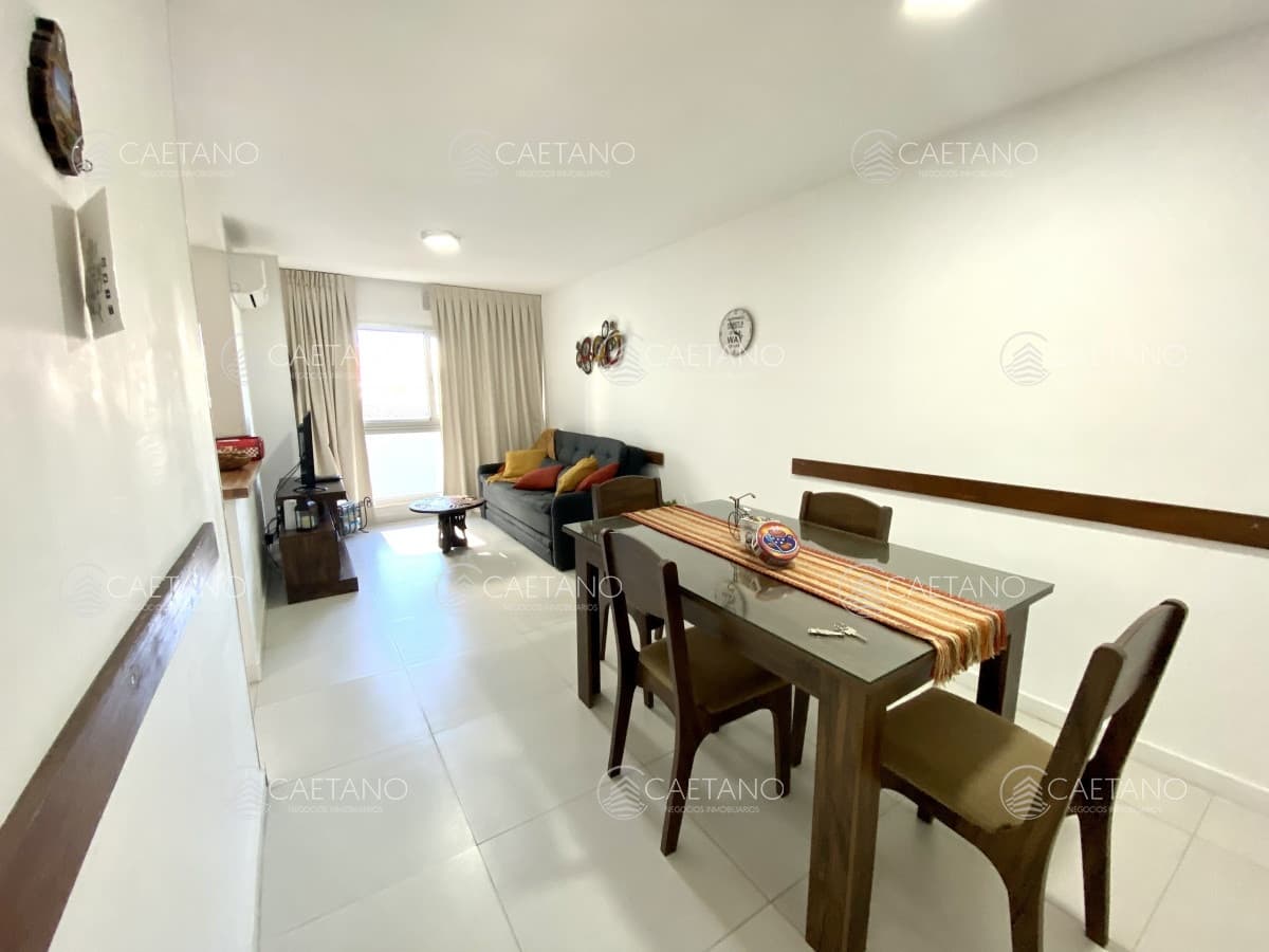 Apartamento en alquiler sobre Roosevelt con piscina y servicios, Punta del Este.