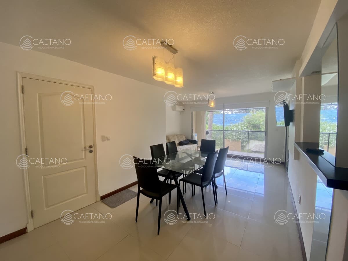 Apartamento esquinero en zona brava