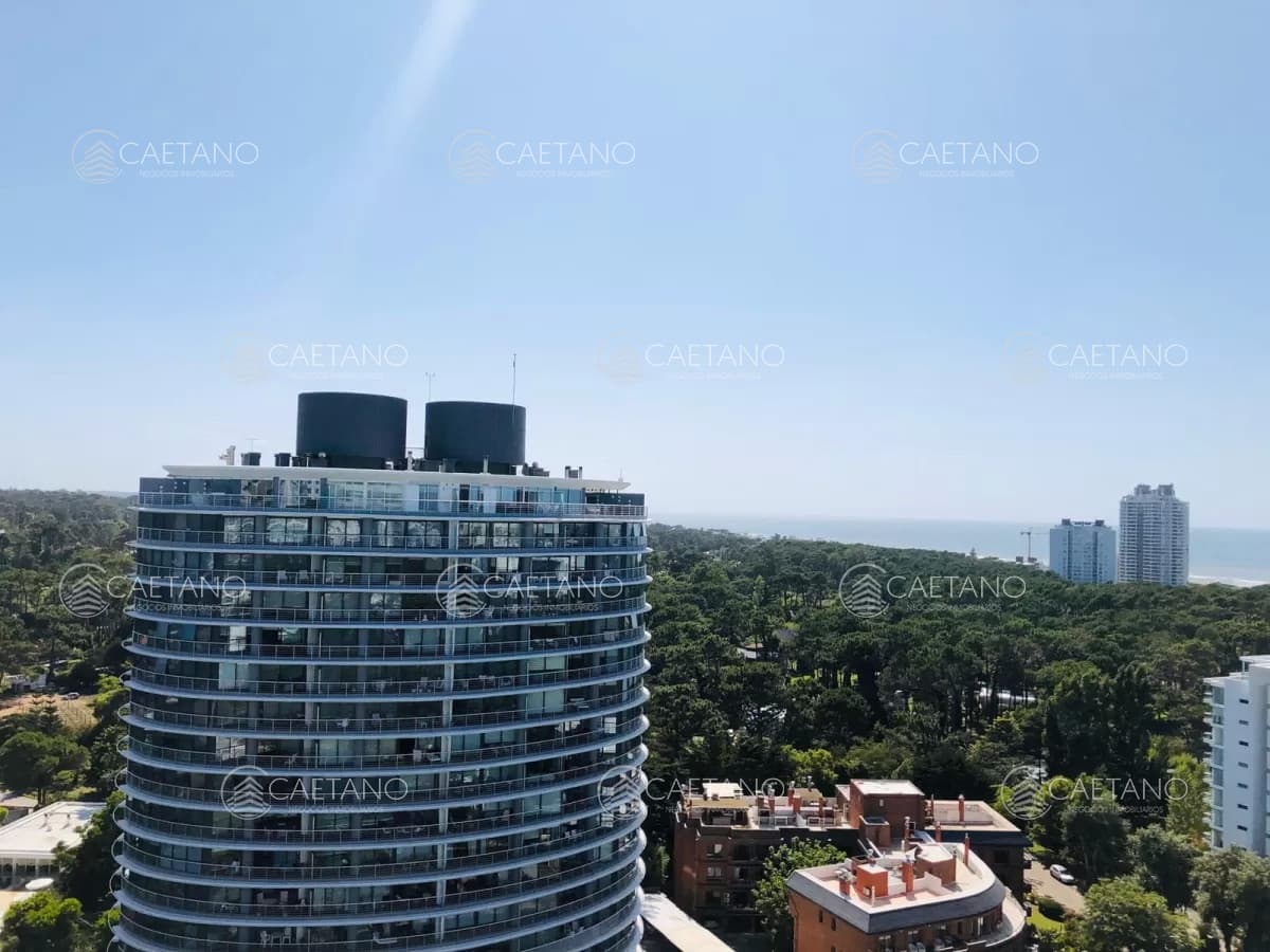 EXCELENTE OPORTUNIDAD DEPARTAMENTO DE 3 DORMITORIOS EN EDIFICIO CON TODOS LOS SERVICIOS - PUNTA DEL ESTE — foto 2