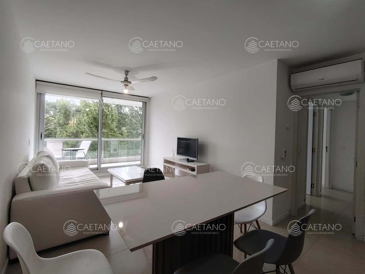 Alquiler temporal, apartamento 2 dormitorios. Punta del Este.