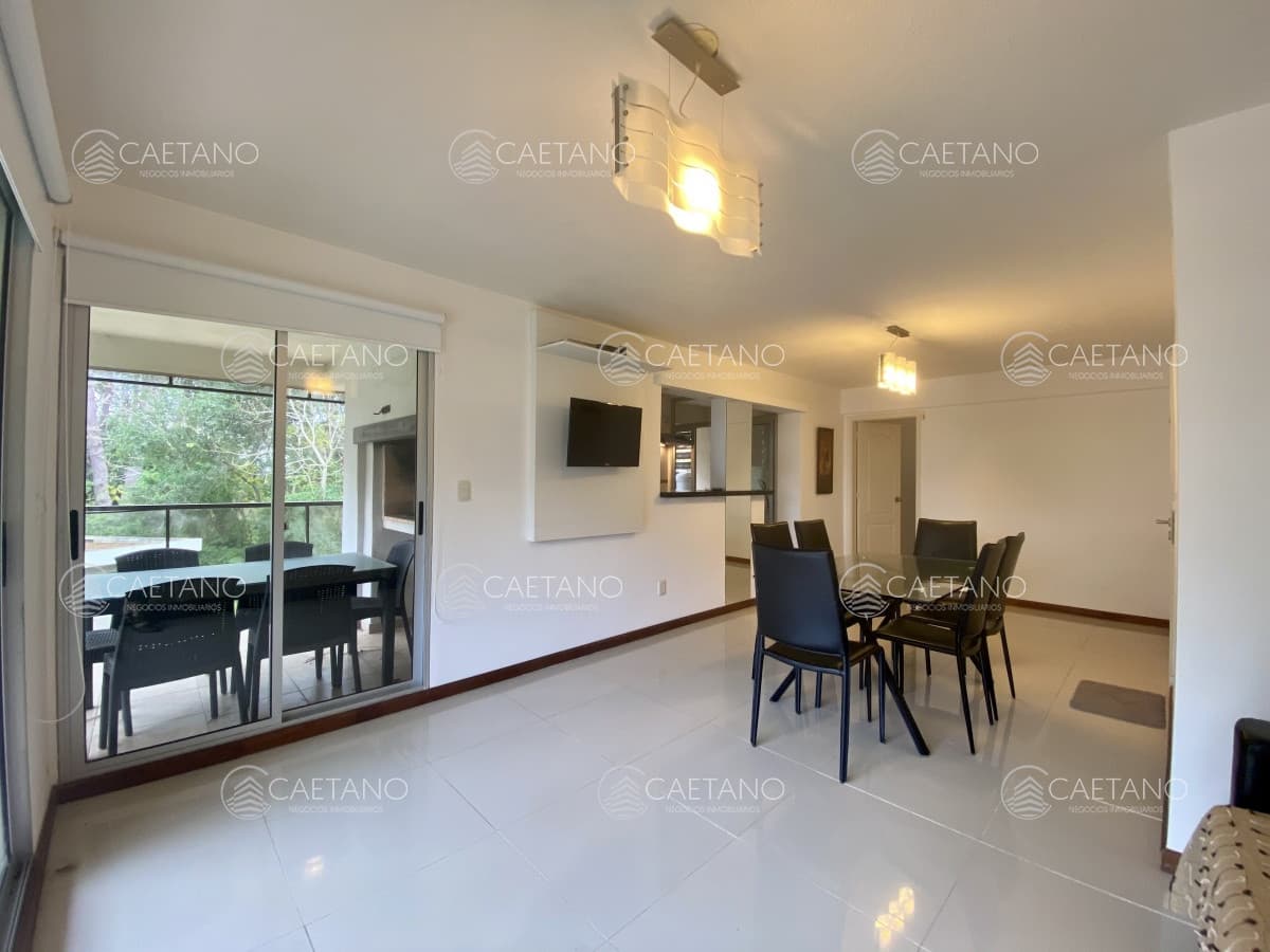 Apartamento esquinero en zona brava — foto 2