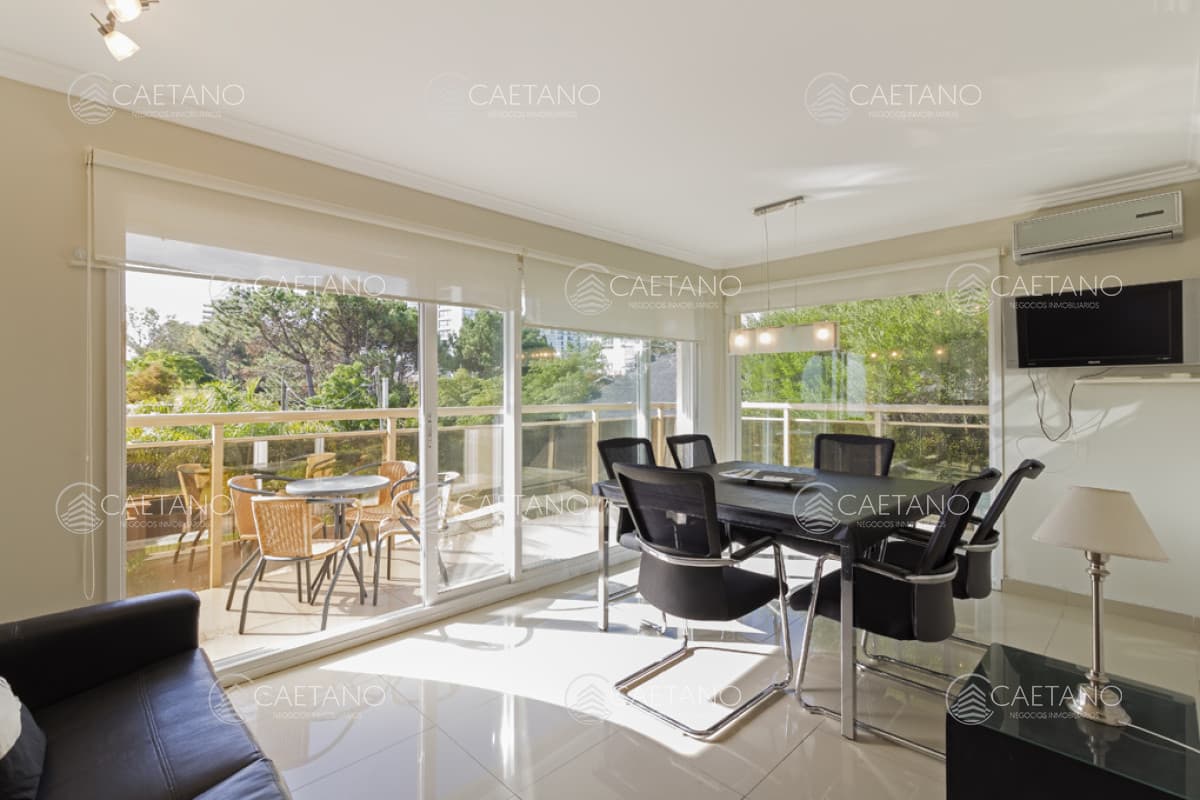 Apartamento de dos dormitorios próximo a Playa Brava — foto 3