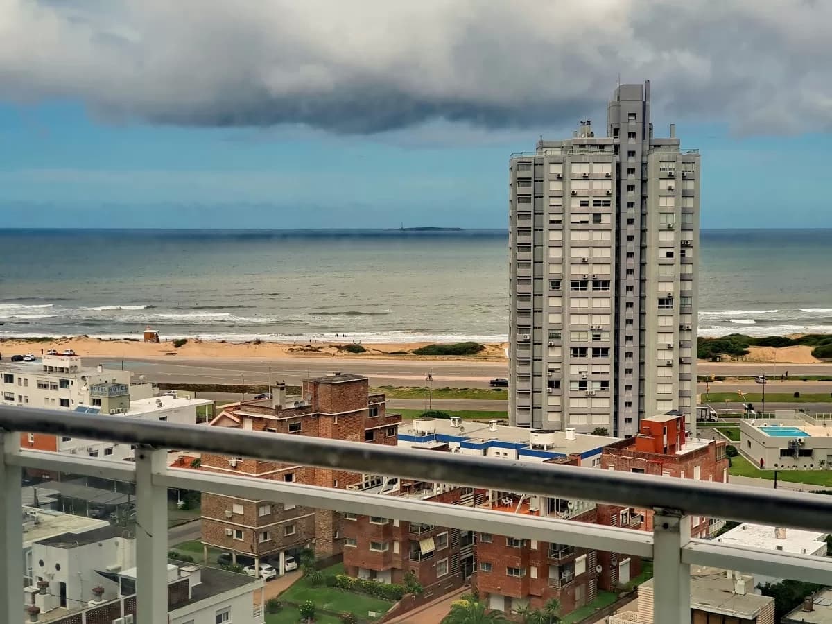 Venta apartamento 3 dormitorios piso alto Punta del Este