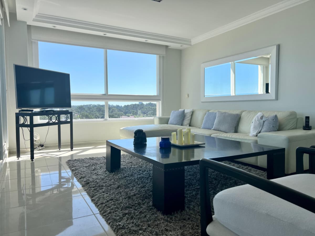 Venta apartamento 4 dormitorios. Playa mansa, Punta del Este.