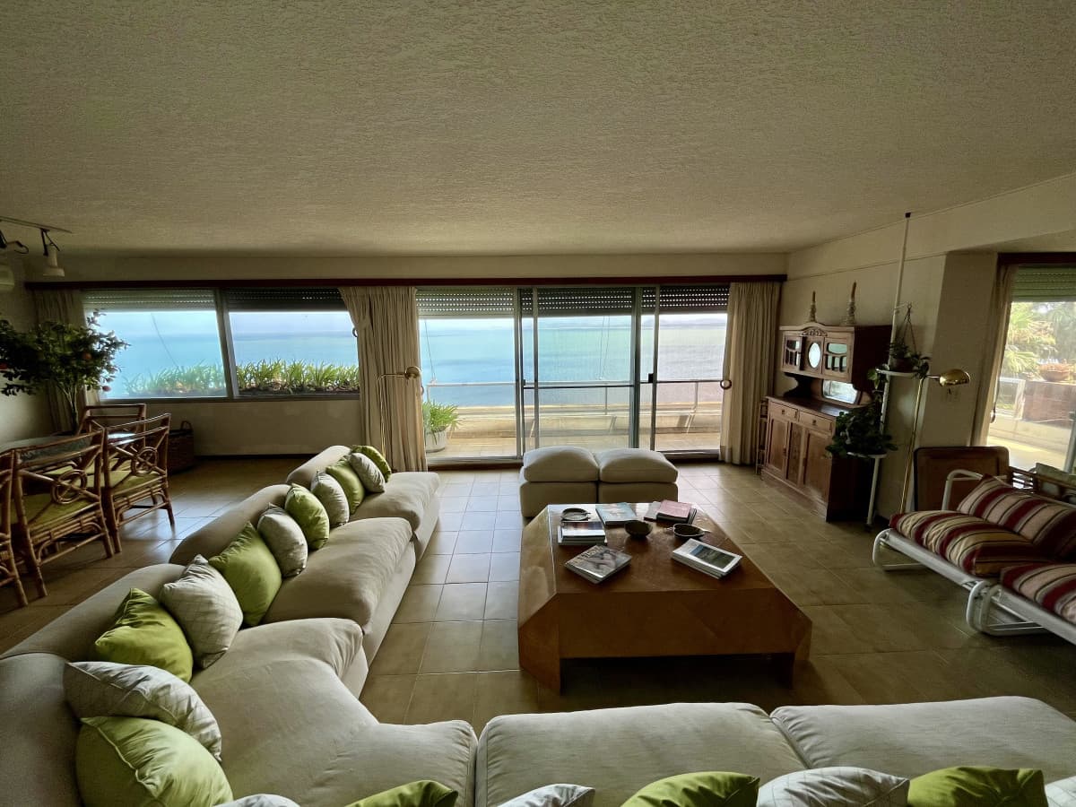 Apartamento en venta 3 dormitorios y dependencia en Punta Ballena