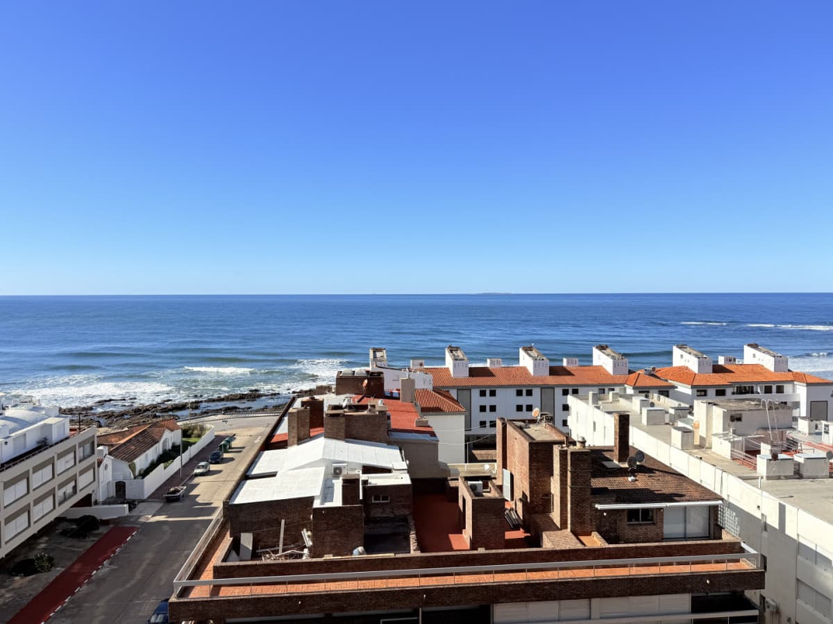 Venta apartamento 2 dormitorios, con vista panorámica, Playa Brava - Punta del Este