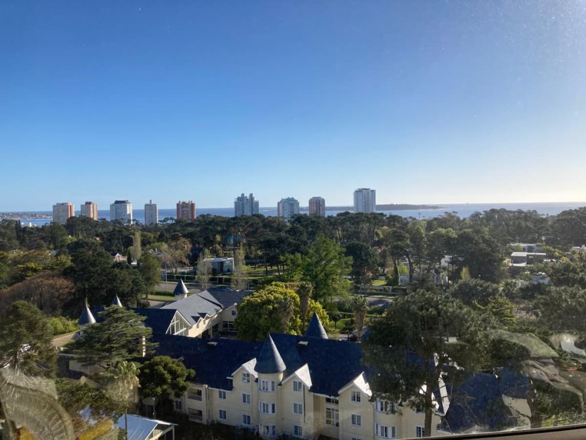 Apartamento en alquiler temporal Playa Mansa Punta del Este 2 dormitorios, 2 baños