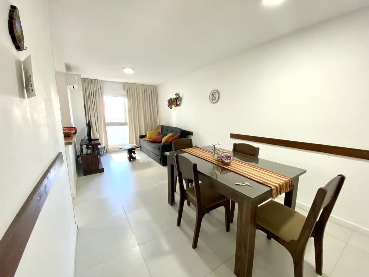 Apartamento en alquiler sobre Roosevelt con piscina y servicios, Punta del Este.