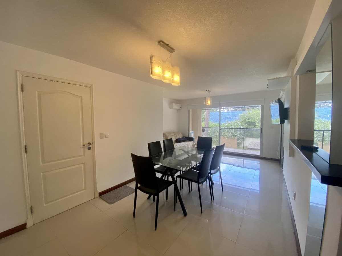 Apartamento esquinero en zona brava