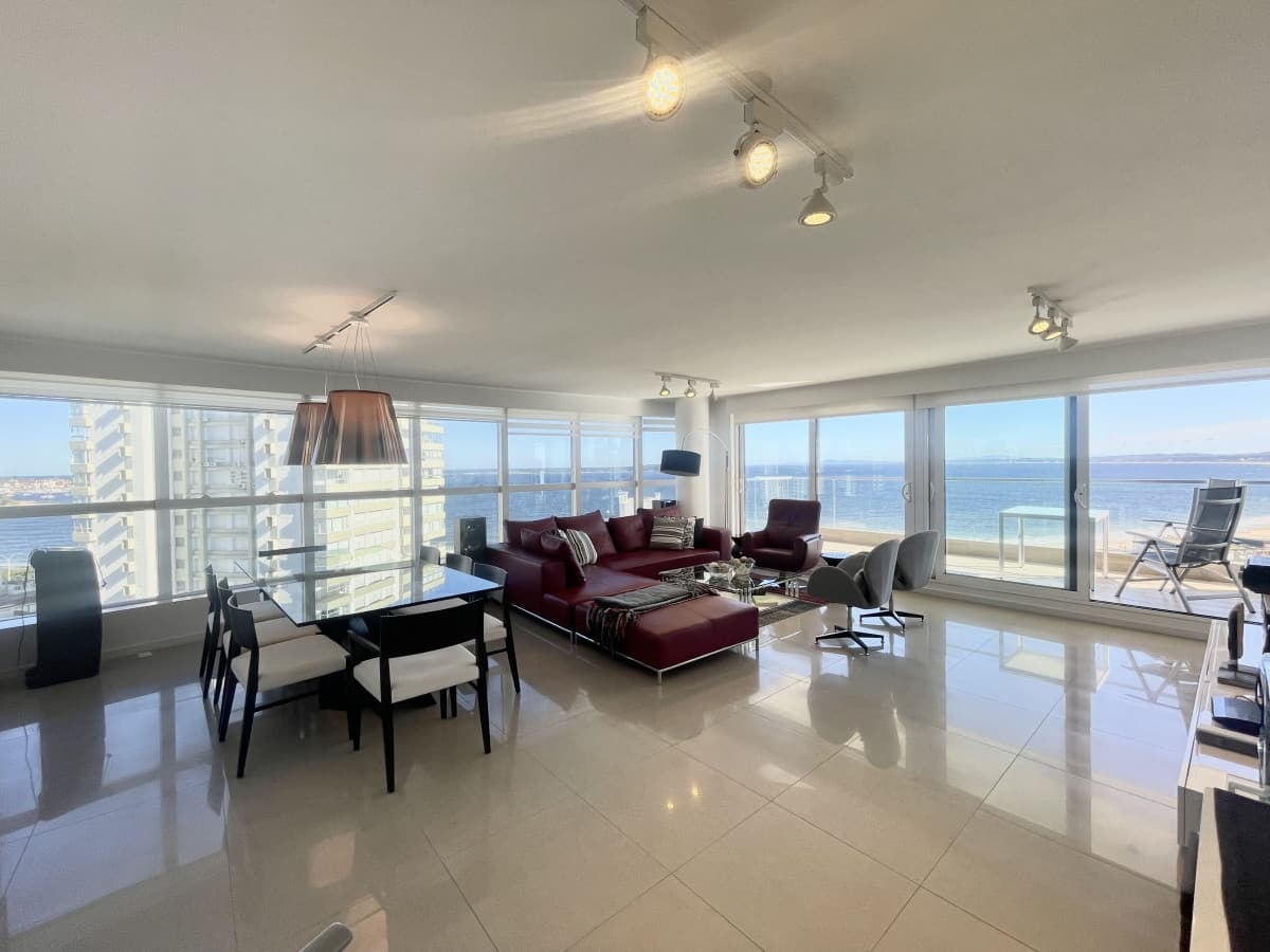 Venta Departamento - 3 dormitorios + servicio - Punta Del Este -  Playa Mansa