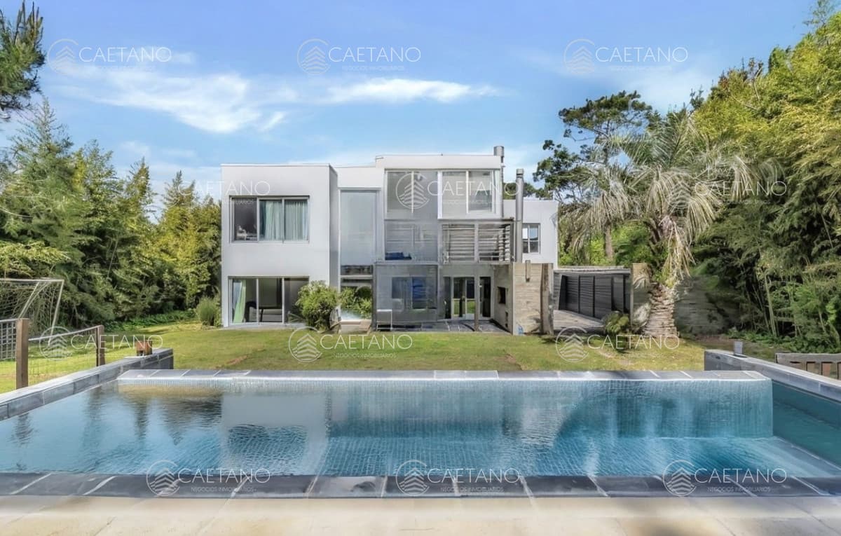 Venta casa 5 dormitorios. Playa brava, Punta del Este. — foto 2