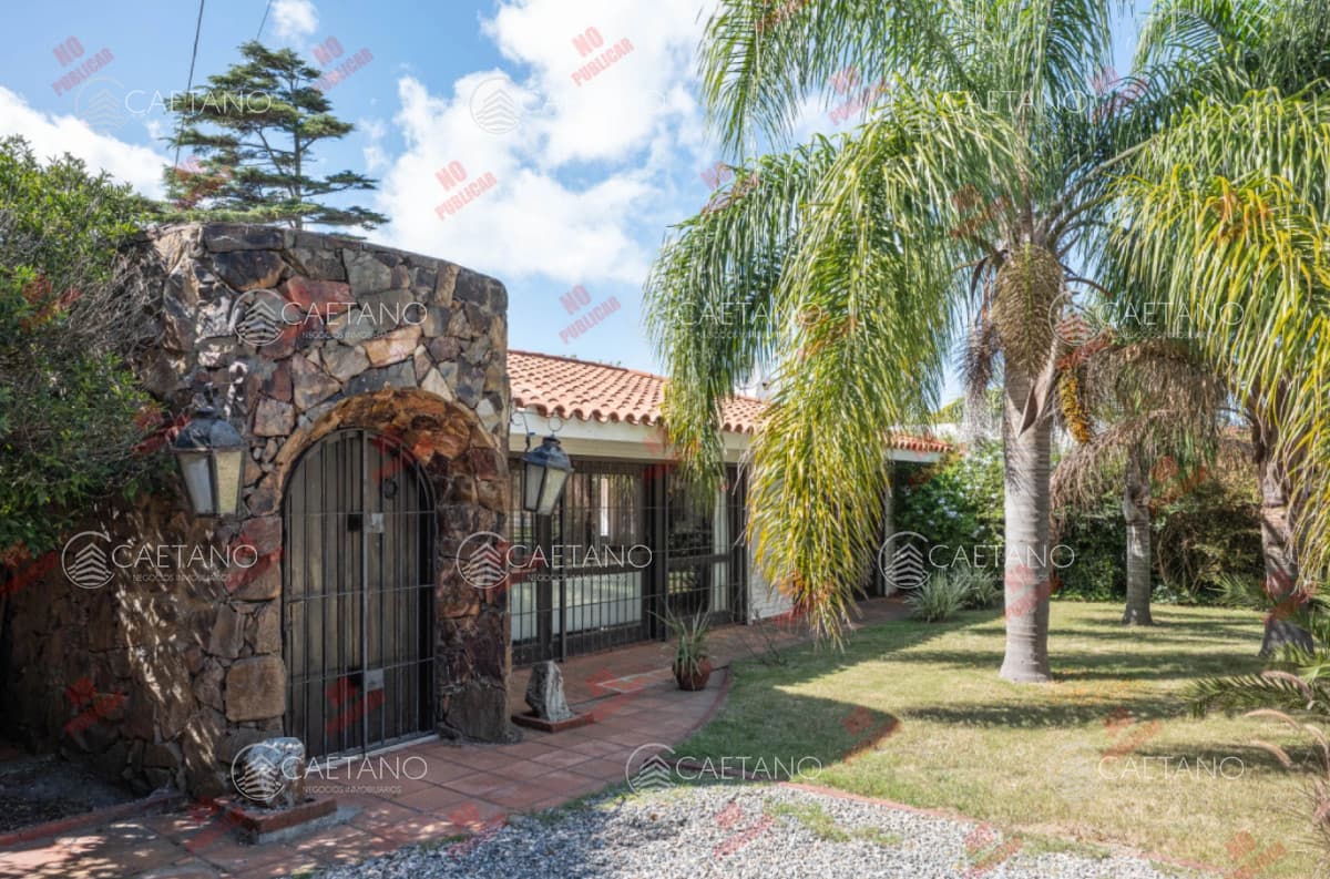Venta casa 3 dormitorios. Jardines de Córdoba, Punta del Este.