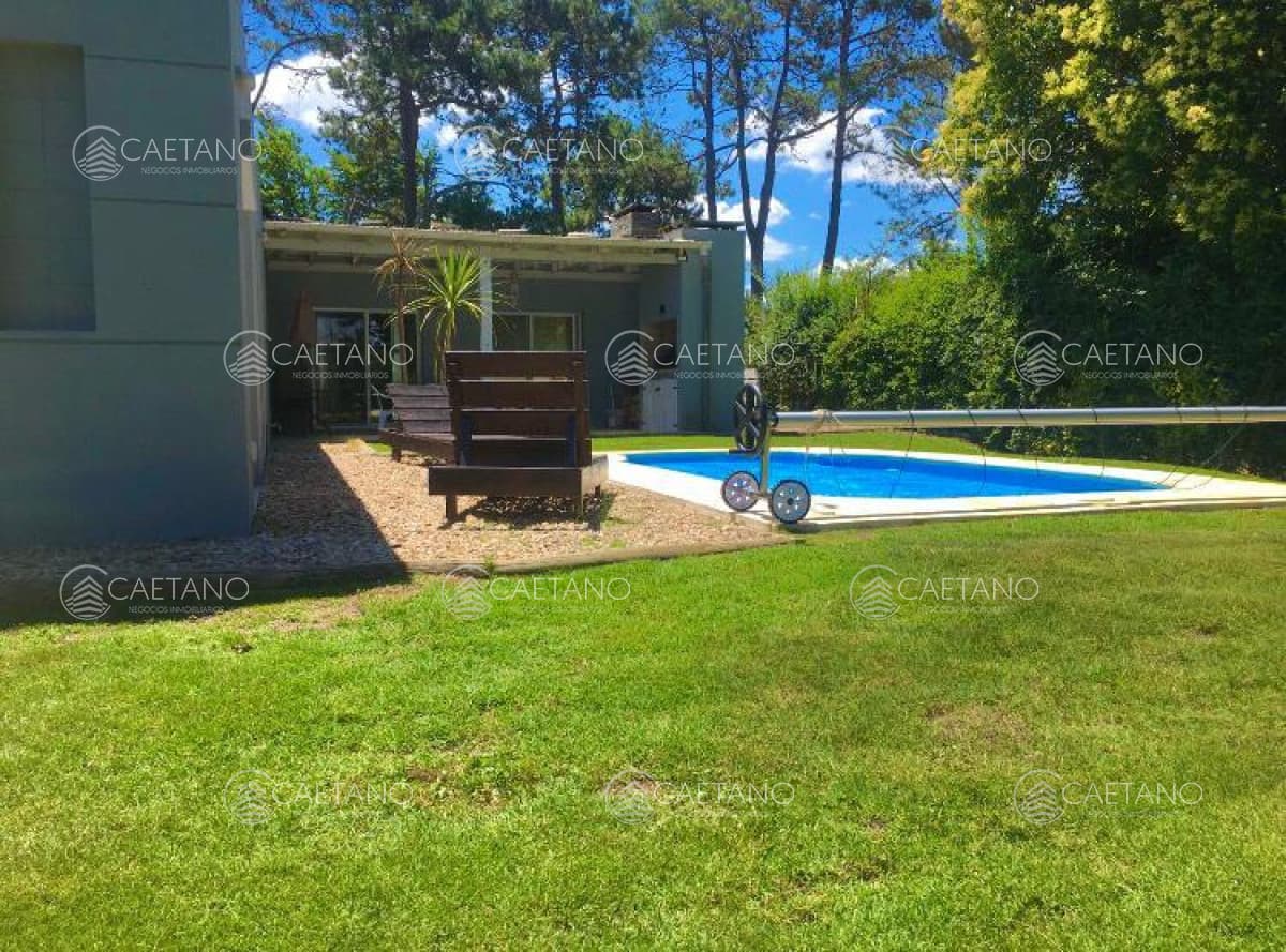 Alquiler Temporal Casa - 3 Dormitorios - Parrillero y Pileta climatizada - Punta Del Este