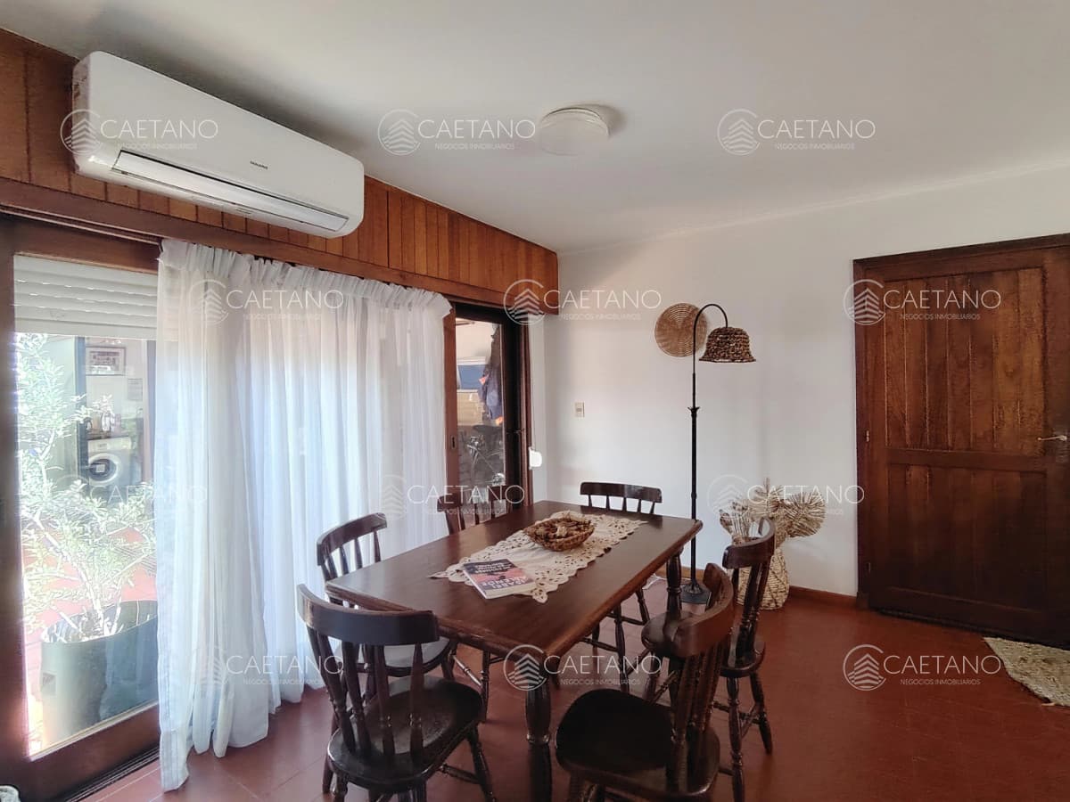 Casa de 3 dormitorios en alquiler anual, Playa Mansa, Punta del Este. — foto 2