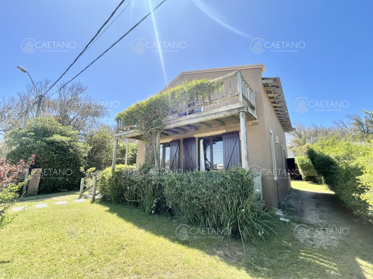 Alquiler casa 3 dormitorios en Balneario Bs As - Punta del Este