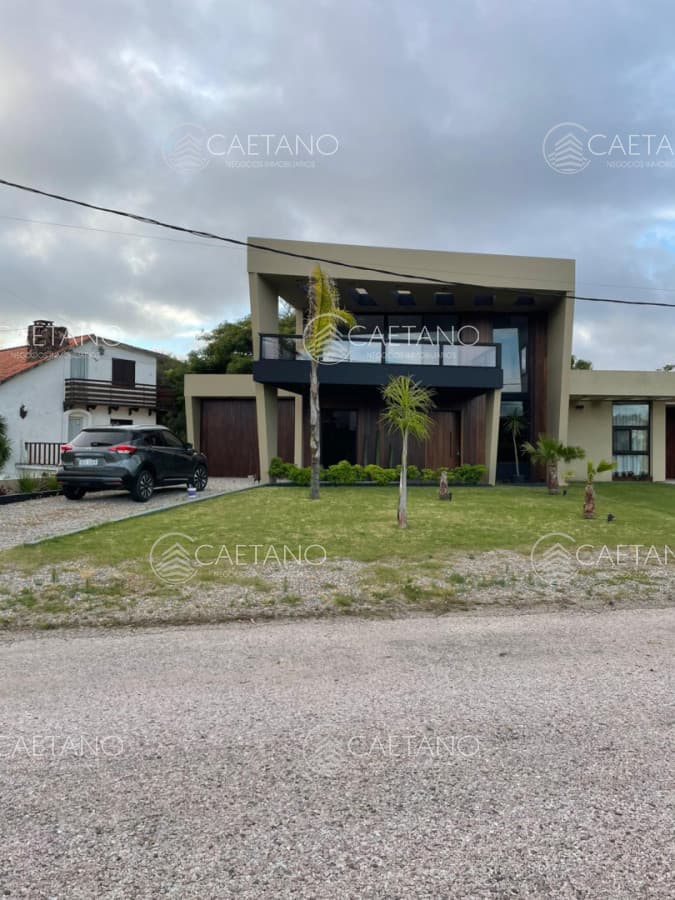 Casa en alquiler temporal. Pinares — foto 2