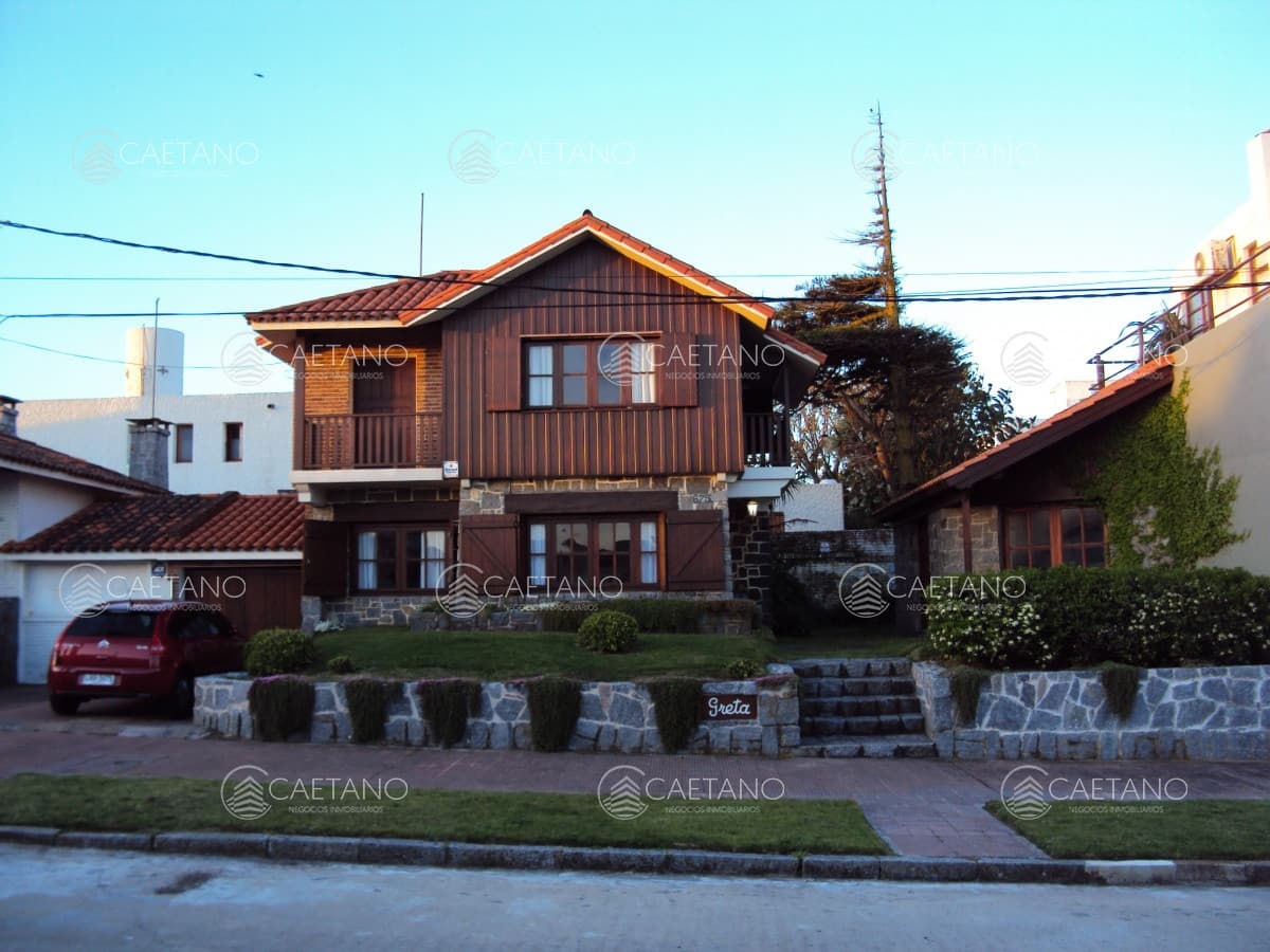 Casa en península con vista al mar