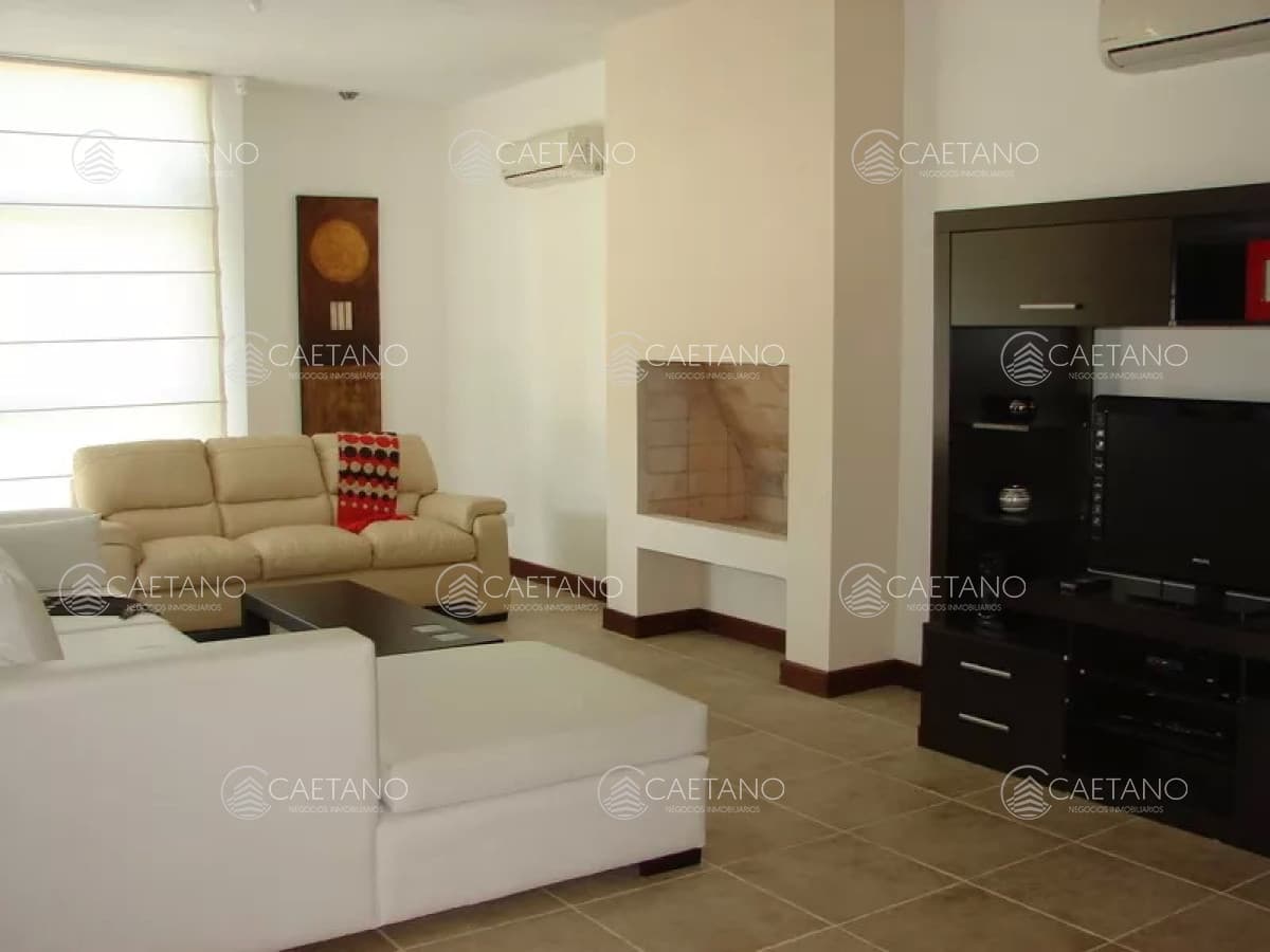 En alquiler casa 5 dormitorios con piscina en Rincon del Indio, playa brava, Punta del Este. — foto 3