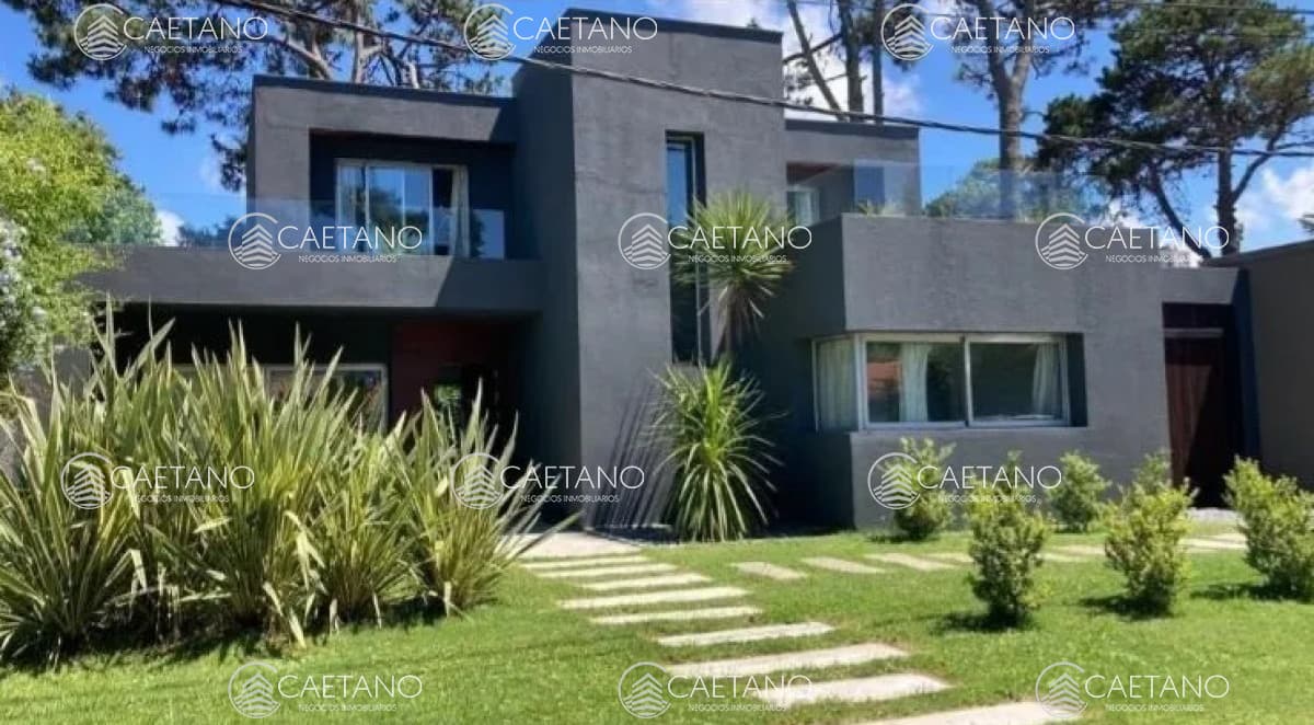 Casa en venta 3 dormitorios - Playa Mansa - Punta del Este