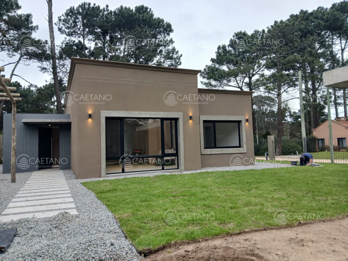 Venta casa 3 dormitorios - Parque Burnett