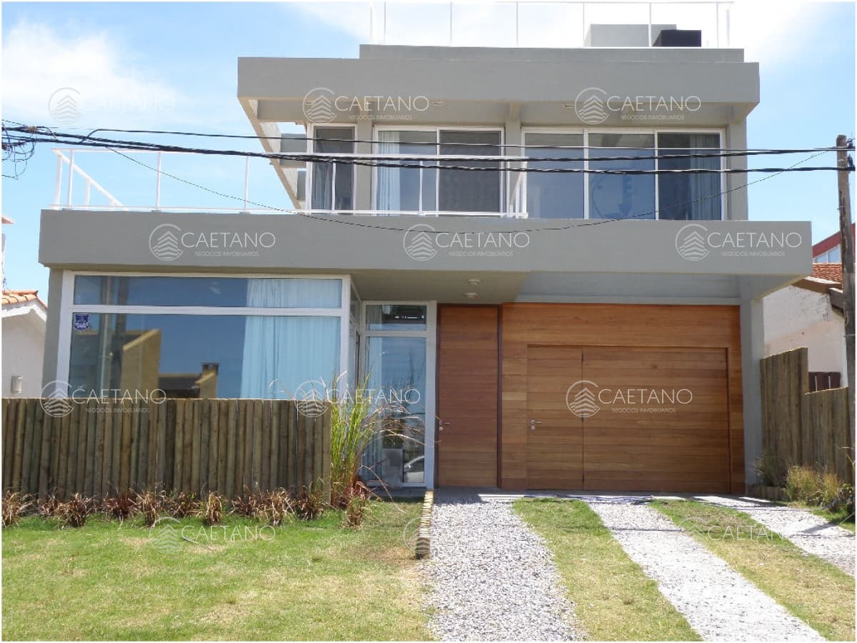 Hermosa casa, a solo 50mtrs del mar, ideal para veranear! — foto 2