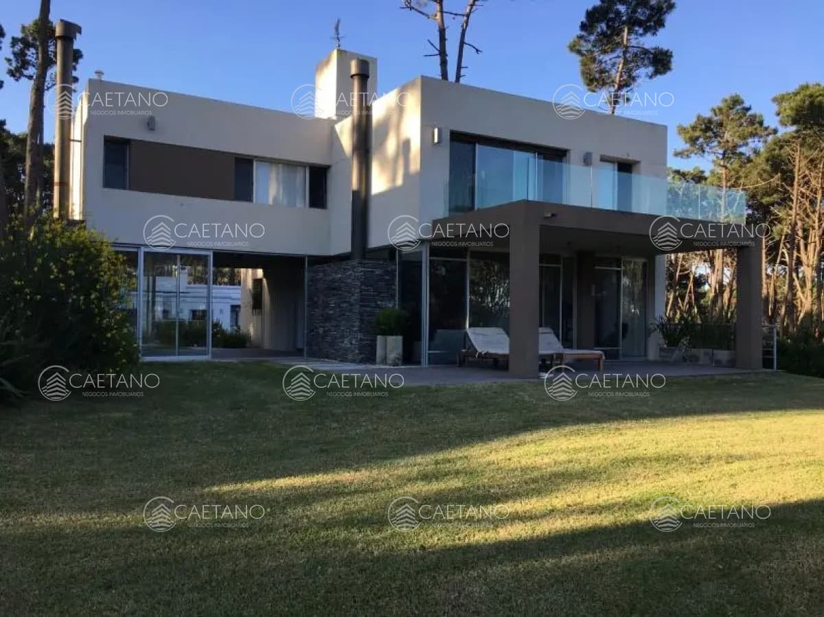 Excelente casa de dos plantas en barrio privado! — foto 2