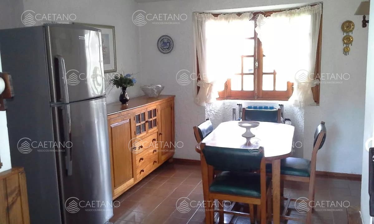 Alquilo casa 2 dormitorios en Pinares con hermoso fondo verde. — foto 3