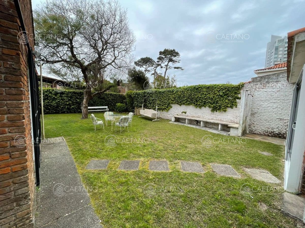 Venta casa  -  4 dormitorios - Playa Mansa -  Punta del Este — foto 2