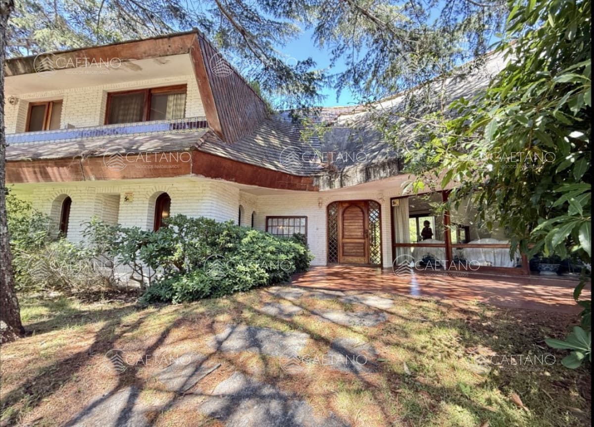 Venta casa 4 dormitorios. Lugano