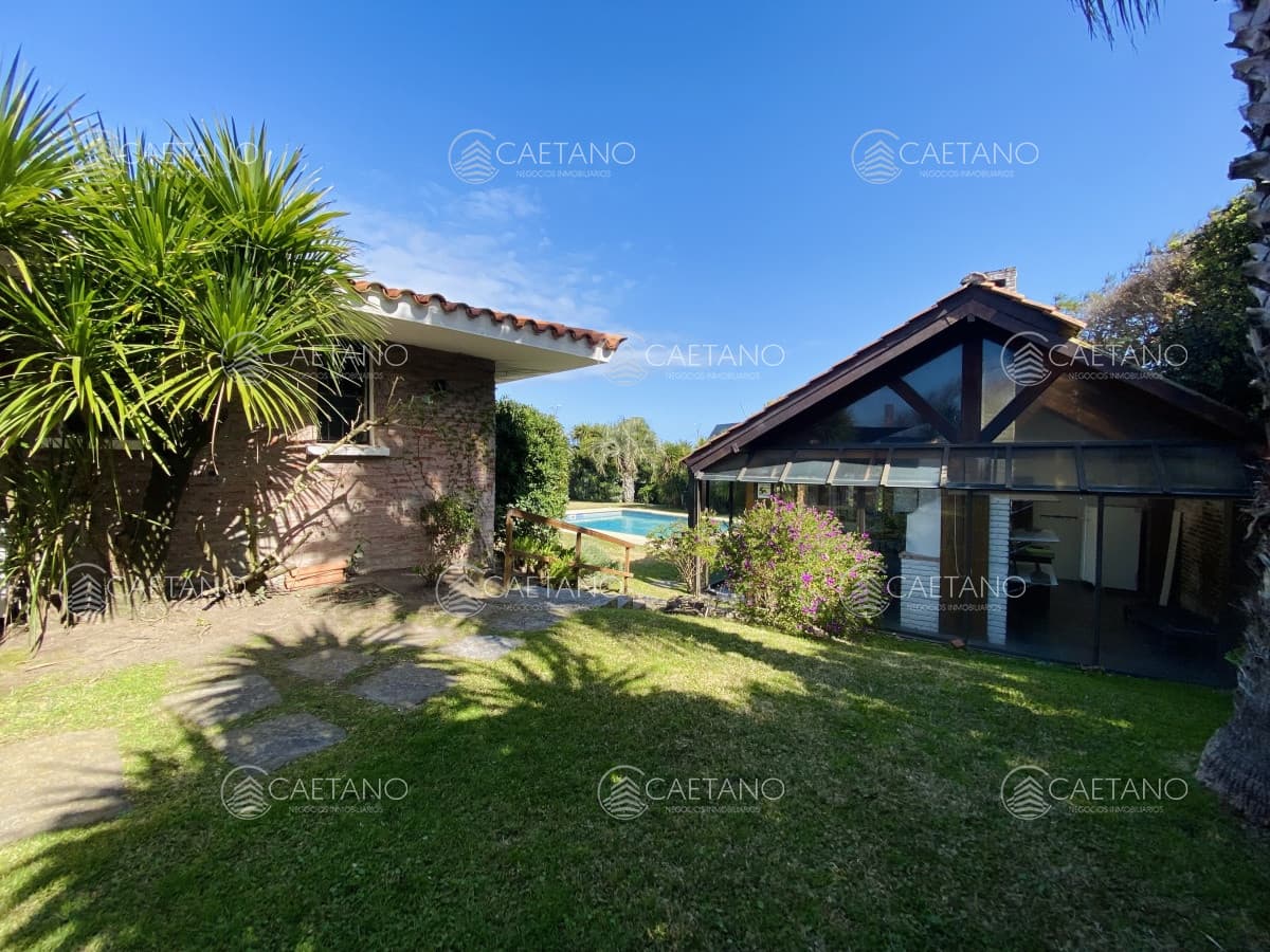Alquiler temporal casa 4 dormitorios. Playa brava, Punta del Este. — foto 2